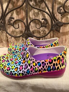Crocs Women's Lisa Frank Neria Pro II Clogs 6 shoes croc